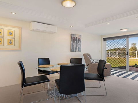 Garden Apartment At Forster Tower - Foster Accommodation 1