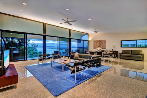 Waves 3 Luxury 3 Bedroom - Foster Accommodation 1