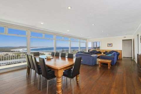 La Mer 19 Dulconghi Street - Foster Accommodation 1