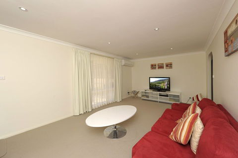 Reef Close 1 / 2 - Foster Accommodation 2