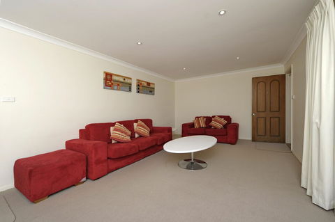 Reef Close 1 / 2 - Foster Accommodation 6