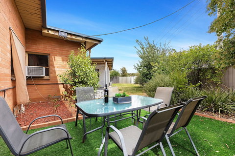 The Gazebo Place - Spacious 4 Bedroom Near Murray River - Foster Accommodation 0