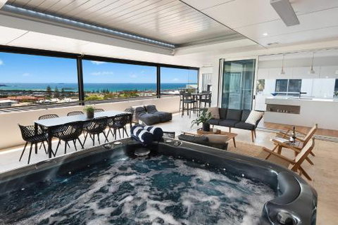 Sea La Vie #2 Luxury Apartment In Coffs Harbour Jetty With Pool Views & Walking Distance To The Beach! - Foster Accommodation 1