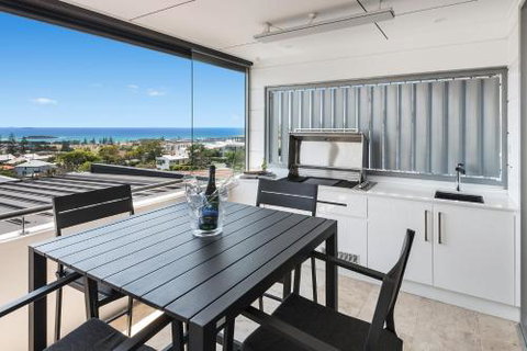 Sea La Vie #2 Luxury Apartment In Coffs Harbour Jetty With Pool Views & Walking Distance To The Beach! - Foster Accommodation 2
