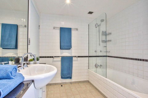 Apartment CBD Jones Bay - Foster Accommodation 4