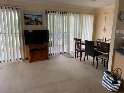 Lakehouse On Oxley - Foster Accommodation 1