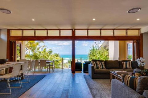 Sapphire Seas Beach House - Foster Accommodation 2