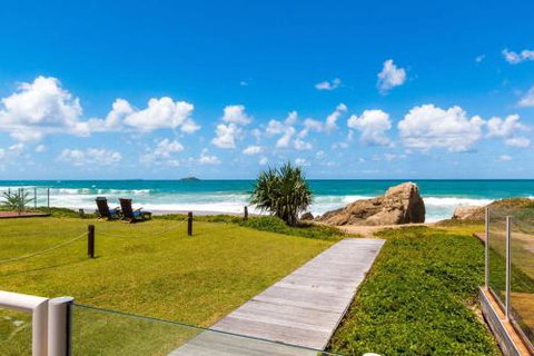 Sapphire Seas Beach House - Foster Accommodation 6
