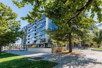 Accommodate Canberra Midnight Apartments - Foster Accommodation 1