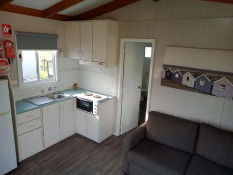 Lang Lang Caravan Park - Foster Accommodation 2