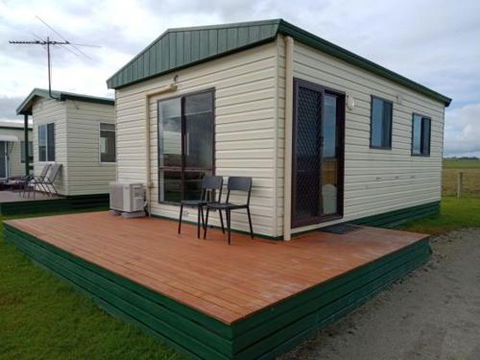 Lang Lang Caravan Park - Foster Accommodation 1