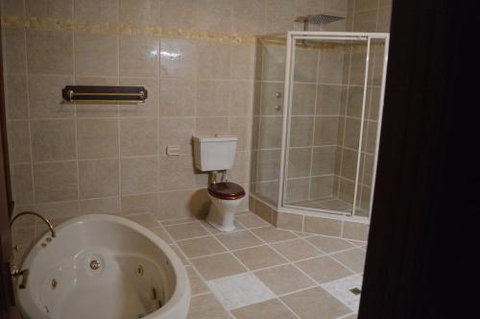 Gargoyle Lodge - Foster Accommodation 6