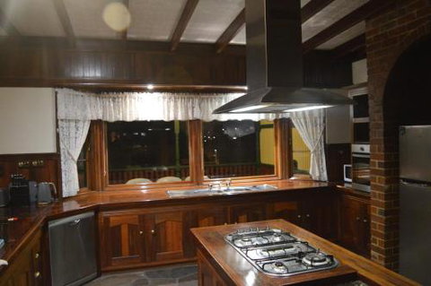 Gargoyle Lodge - Foster Accommodation 2