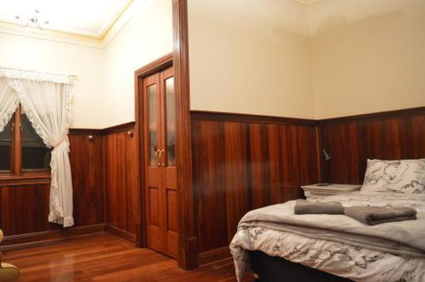 Gargoyle Lodge - Foster Accommodation 0