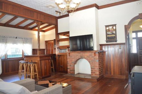 Gargoyle Lodge - Foster Accommodation 4