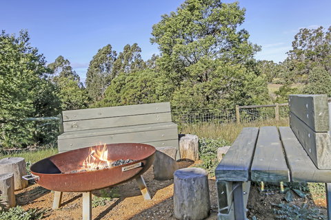 The Friendly Pelican - Foster Accommodation 5