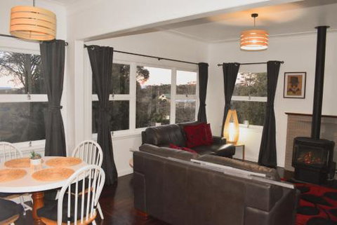 NEW Winston Cottage Leura Views & Location - Foster Accommodation 1