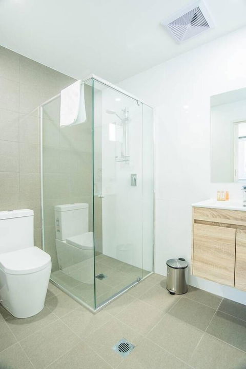 Modern And Chic Apartment Next To Parramatta Station - Foster Accommodation 1