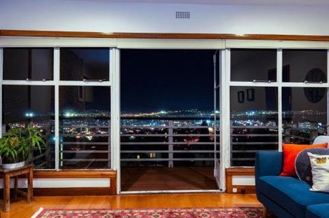 Lofty Views City Stunner! - Foster Accommodation 0