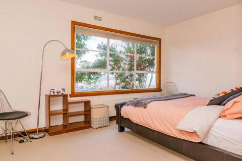 Lofty Views City Stunner! - Foster Accommodation 3