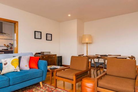 Lofty Views City Stunner! - Foster Accommodation 5