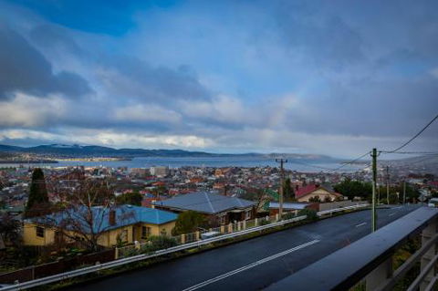 Lofty Views City Stunner! - Foster Accommodation 6