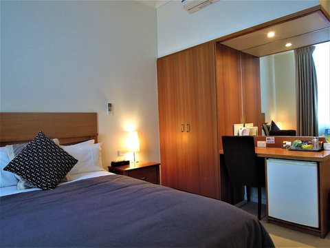 Plough Hotel - Foster Accommodation 1