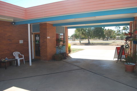 Abajaz Motor Inn - Foster Accommodation 1