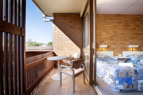 Villa Noosa Hotel - Foster Accommodation 3