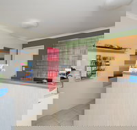 Tin Can Bay's Sleepy Lagoon Motel - Foster Accommodation