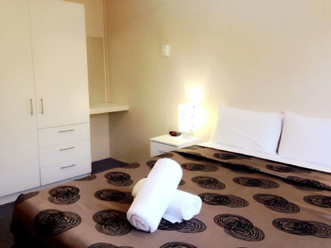 Forest Lodge Apartments - Foster Accommodation 6