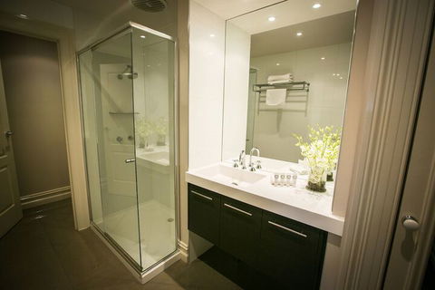 Gallery Apartments - Foster Accommodation 5