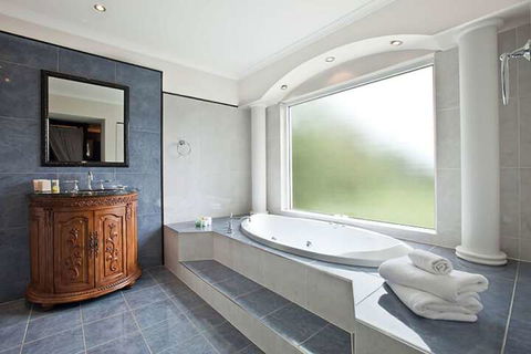 The Castle On Tamborine - Foster Accommodation 6