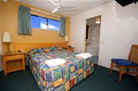 Royal Apartments - Foster Accommodation 6