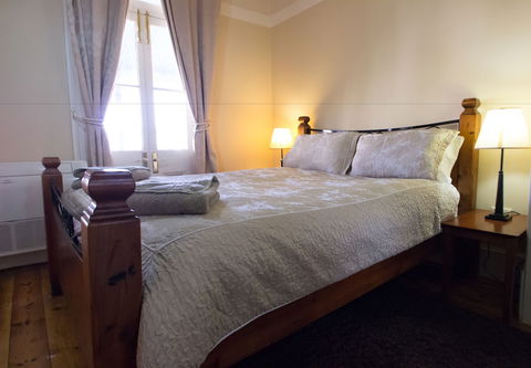 Royal Apartments - Foster Accommodation 4