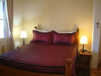 Royal Apartments - Foster Accommodation 2