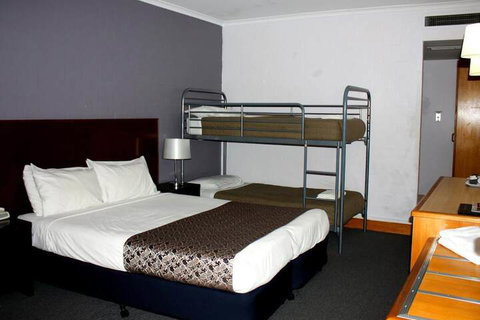 The Capital Airport Motel - Foster Accommodation 4