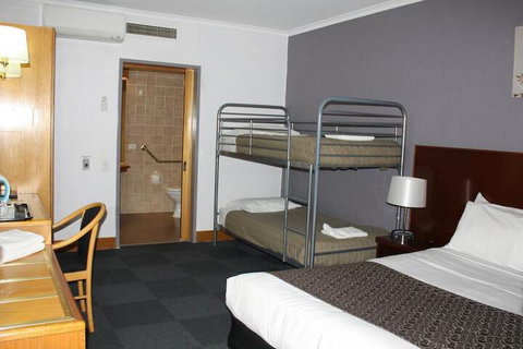 The Capital Airport Motel - Foster Accommodation 2