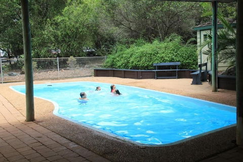 Capricorn Caves - Caravan Park - Foster Accommodation 1