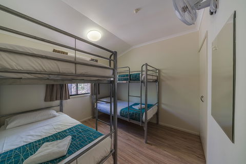 Capricorn Caves - Caravan Park - Foster Accommodation 4