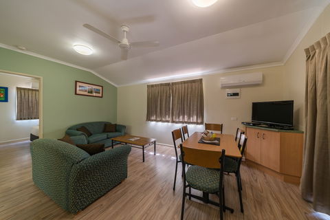 Capricorn Caves - Caravan Park - Foster Accommodation 5