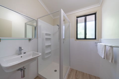 Capricorn Caves - Caravan Park - Foster Accommodation 6