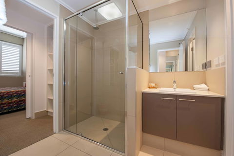 Laguna Apartments - Foster Accommodation 4