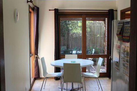 Australian Home Away At Doncaster Elgar - Foster Accommodation 4