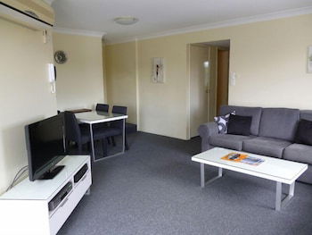 Le Lavandou Holiday Apartments - Foster Accommodation 4