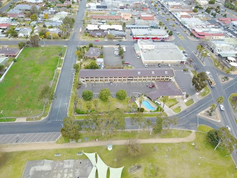 Lakeview Motel - Foster Accommodation 1