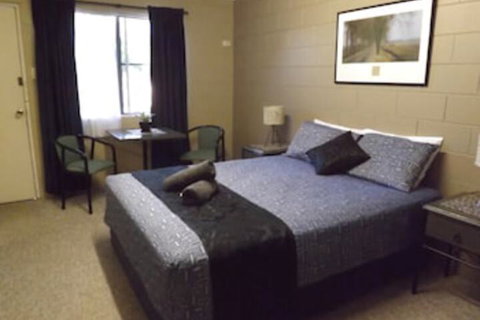 Sunbird Motel - Foster Accommodation 0