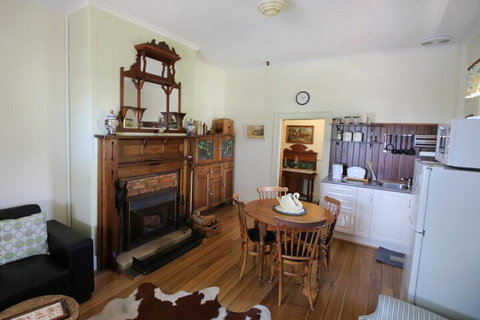 Christopher Halls Colonial Accommodation - Foster Accommodation 3
