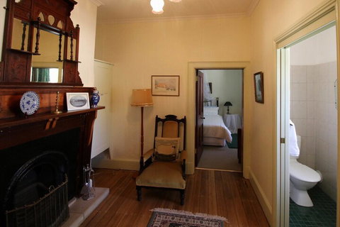 Christopher Halls Colonial Accommodation - Foster Accommodation 1