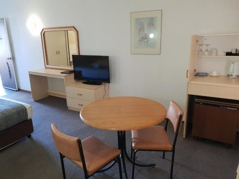 Moonraker Motor Inn - Foster Accommodation 2